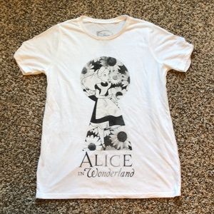 Juniors medium Alice in wonderland graphic tee